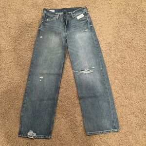 GAP women’s jeans
low rise stride jean medium wash distressed
size 27
NWT